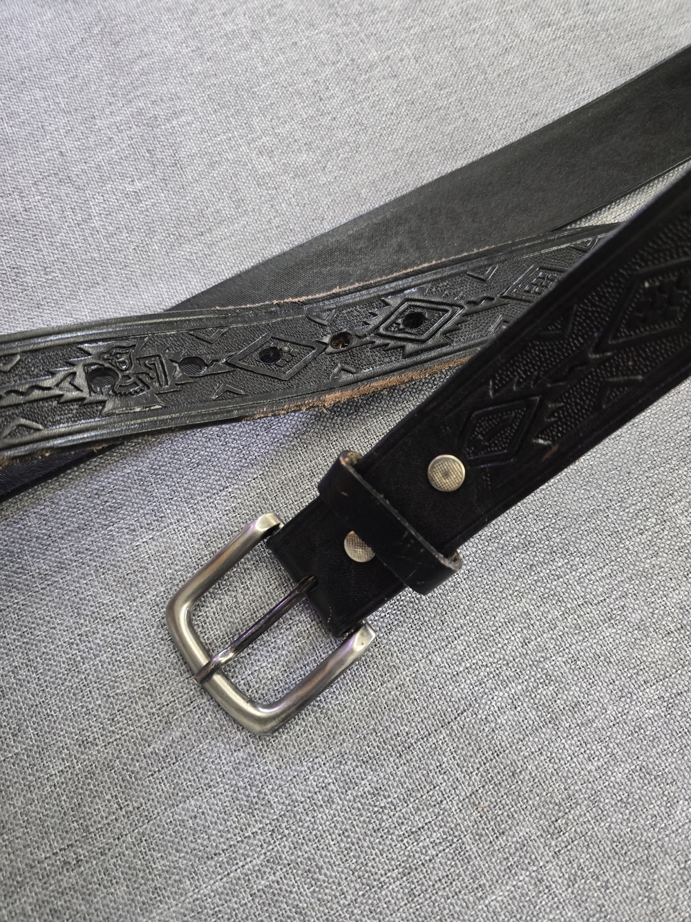 Black Embossed Leather Men's Belt Size 40 (39 in to 42 in)